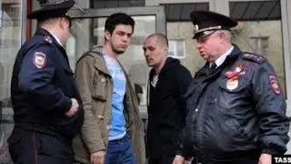 Питере полицейские толпой скрутили астматика за то, что он был в метро без маски