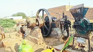 Old Diesel 1972 Black Engine Start up heavy power - Starting Old Diesel Engine 300 RPM