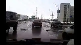 Асфальт растаил и попытка аварии