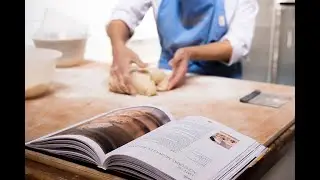 Elaborem pa d'olives negres de Kalamata / Elaboramos pan de olivas negras de Kalamata
