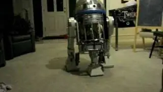 R2D2 takes his first steps