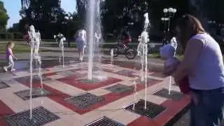 У фонтанчика