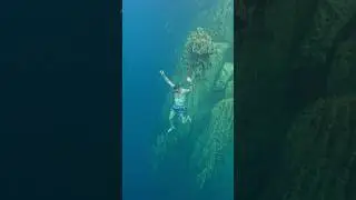 Man sinks to bottom of Barracuda Lake, Coron, The Philippines 🇵🇭