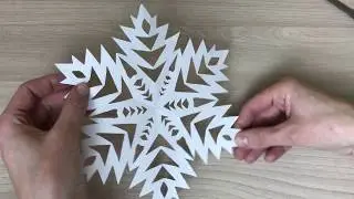 делаем КРАСИВУЮ СНЕЖИНКУ  из бумаги сами