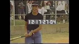 selena jugando beisbol y firmando autografos @SelenaVEVO