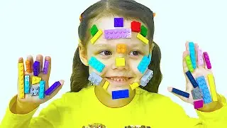 Настя и Катя весело играют c лего / lego hands
