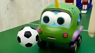 Машинки МОКАС - Настольный футбол ⚽🏃 | Развивающие мультики для малышей 🚗