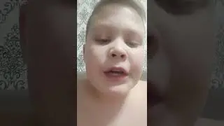 расплавленный сыр на тарелке