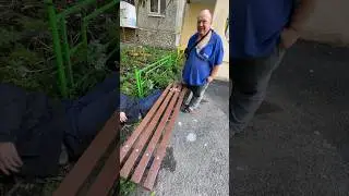 2 интеллигента возле детской площадки ( полное видео в тг )  #екатеринбург #пьяные #люди