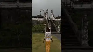 Visiting the gate of heaven temple in Balinese clothes #travel