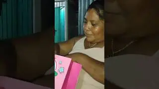Rosalina abriendo sus regalos🤠