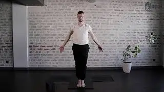 Урок 12. Сурья намаскар / Начальный / Сергей Заречук
