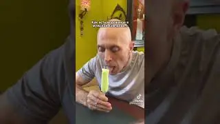 КАК ЕСТЬ МОРОЖЕНОЕ В МУЖСКОЙ КОМПАНИИ