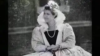 Sio's Photography -  The Screaming Ghost Queen of Hampton Court Palace