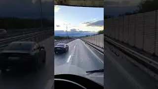 Бро подпевает.