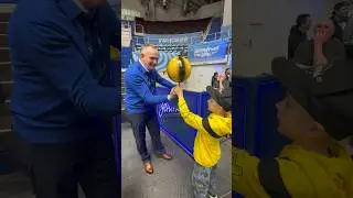 Закрутил на палец болельщику 