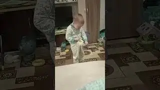 СПРЯТАЛ ИГРУШКУ В НАДЁЖНОМ МЕСТЕ.