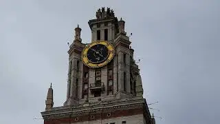 Москва. МГУ имени М. В. Ломоносова. Термометр на башне главного корпуса. Ноябрь 2022 года.
