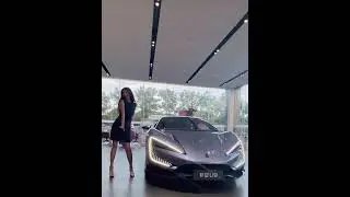 😮Dancing with the Transformers🤖#yangwang #yangwangu9 #chinacar #byd #bydev #evcar #electriccar