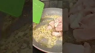 Chicken fillet in creamy sauce 