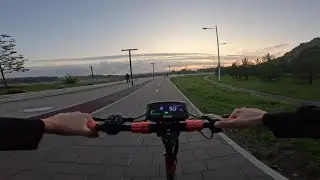 Катаем на электросамокате Kugoo M4 Pro Max по набережной. ПОКАТУШКА ЧЕСТНЫЙ ОБЗОР тест-драйв.