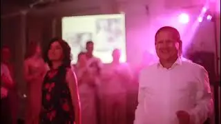 Зажигательный танец родителей на свадьбе