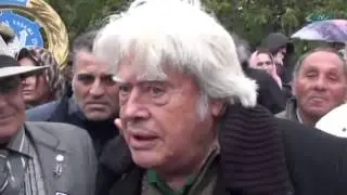 Ünlü Sanatçı Kovboy Şapkasıyla Uğurlandı