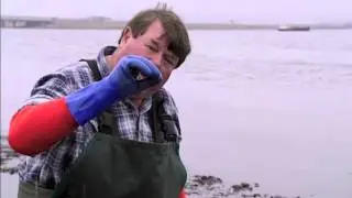 Hugh catches an oyster