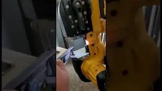 Работа ручной ленточной пилы 🛠