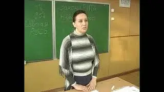 Учительница рассказывает про чтение между строк.