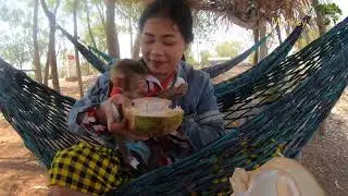 Mio eat fruit coconut with mumy fruit eating asmr Mio vs lady