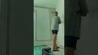 Крашу стены в туманный хаки.   Ниша с 💩#dulux #diy #ремонтсвоимируками