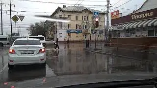 Пусть бегут неуклюже пешеходы по лужам, а вода по асфальту рекой. И неясно прохожим...