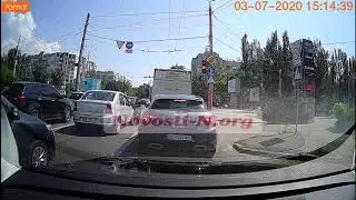 Видео столкновения скорой помощи и «Тойоты» в центре Николаева