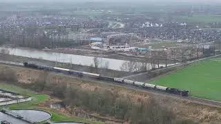 Christmas Express passeert Rijnbrug bij Oosterbeek
