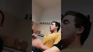 Ragazzo starnutisce e bestemmia [DIVERTENTISSIMO]