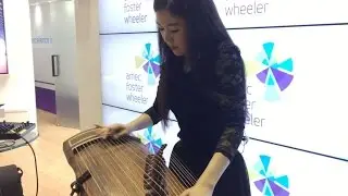 Luna Lee playing the Gayageum