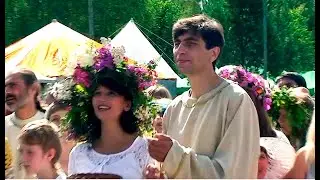 Женщины Общины сотворили красивый Праздник Благодарения Земли Матушки