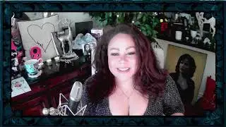 Mela Lee signs my Tiki print live on Twitch