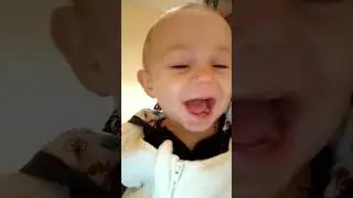 Матюша, в полтора года, поёт с мамой.
