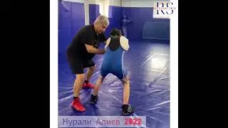 Вольная борьба/ Не путайте ногу с футбольным мячом