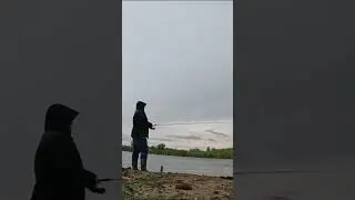 Рыбалка в дождь...