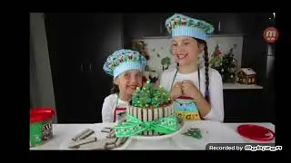 Charlis Crafty Kitchen Kit Kat Christmas Cake