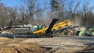 MSC 10500 2D screen from Rubble Master, working with crusher