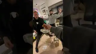 Тамби встречает еду | Макар Тамби Рептилоид