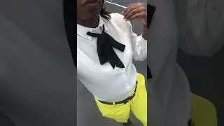 Outfit of the day: Black and white with a pop of color 💛💛💛 