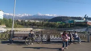 Красивый вид на горы Алматы.