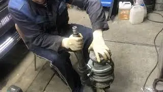 Установка проставок и замена верхних опор передних стоек Тойота Альфард.