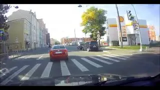 Боровая. Из 3 рядов в 4 и обратно. Кто на видео  имеет приоритет?
