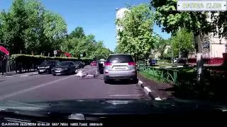 Жестко! Хруст встретился с дверью!